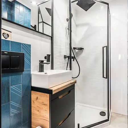 Hexagon Apartment *